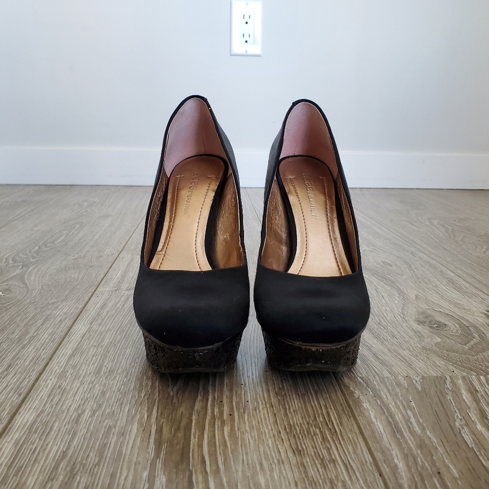 BCBG generation black satin capone pump heel